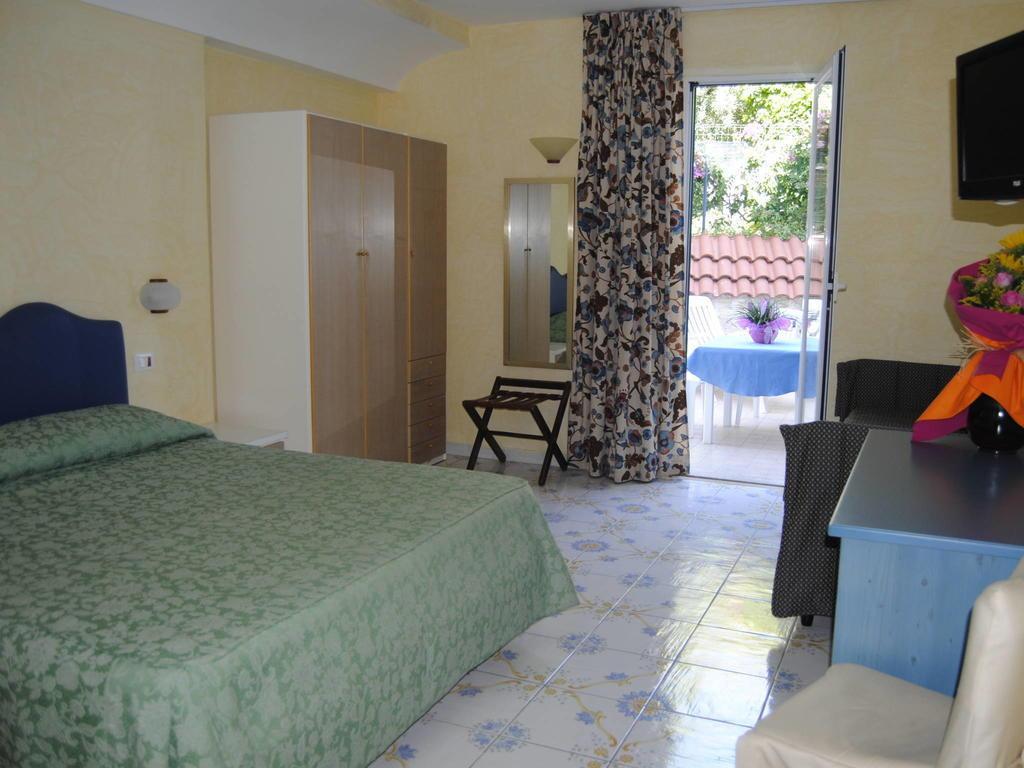 Hotel L'Approdo Casamicciola Terme Екстериор снимка